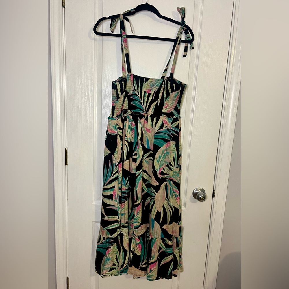 Torrid Black and Green Leaf Print Midi Dress - Picture 4 of 9